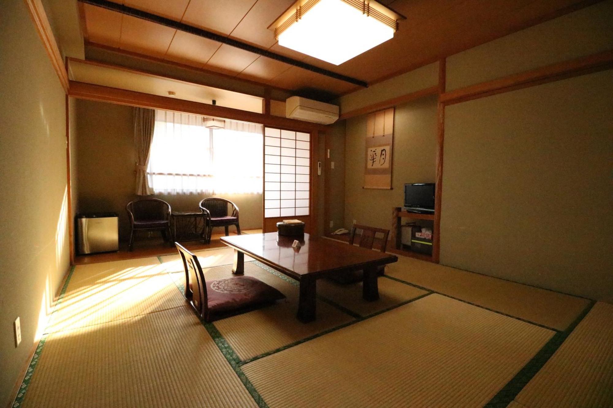 Hotel Wakamizusou Fujikawaguchiko Exterior foto