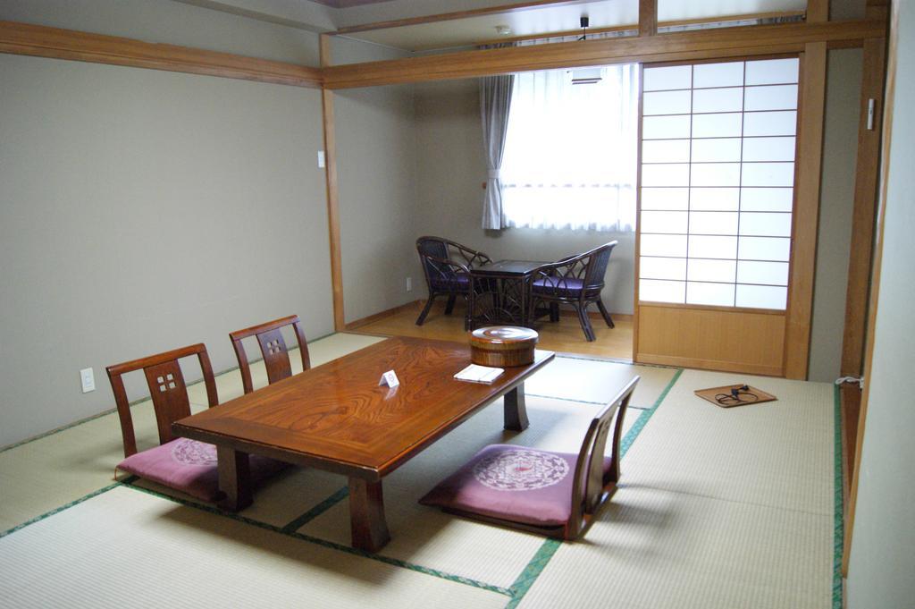 Hotel Wakamizusou Fujikawaguchiko Exterior foto