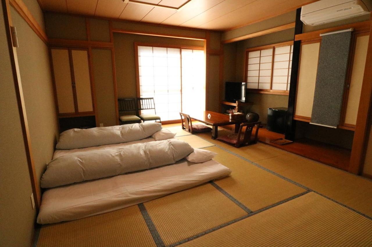 Hotel Wakamizusou Fujikawaguchiko Exterior foto