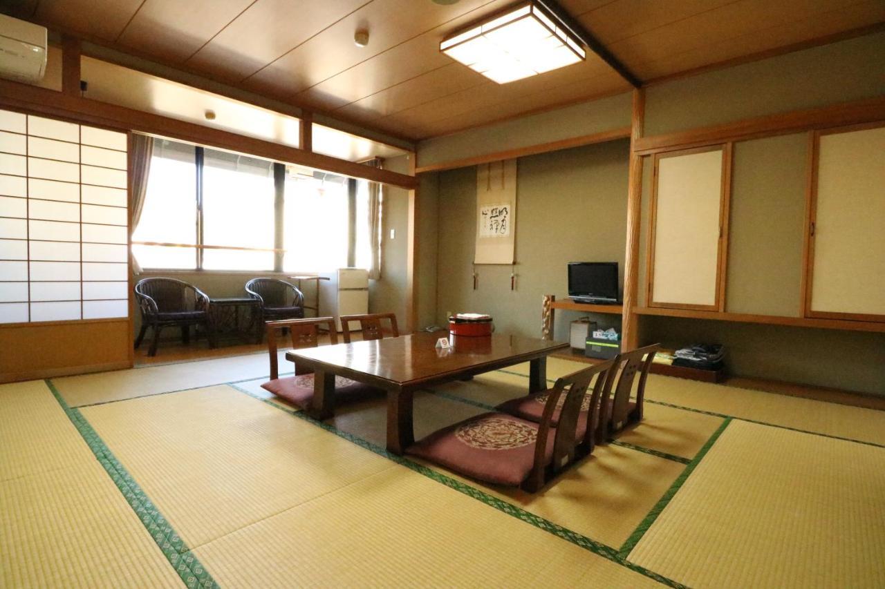 Hotel Wakamizusou Fujikawaguchiko Exterior foto